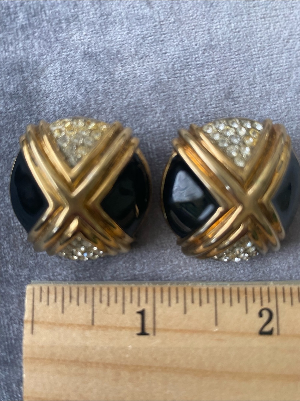 ST. JOHN Rhinestone clip earrings - Picture 6 of 7